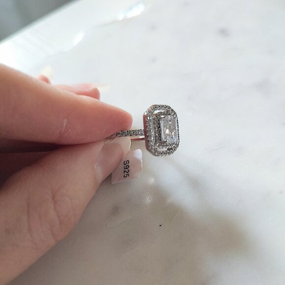 Radiant Halo Ring 💍 - Picture 3 of 6